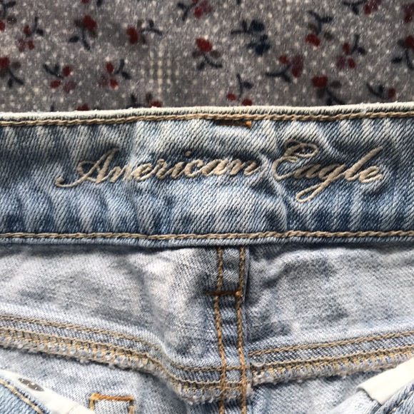 🦅 American Eagle Light Wash Distressed Shorts - Picture 6 of 7